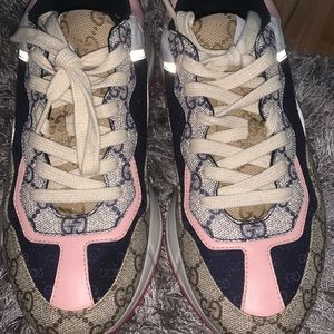 Women's gucci GG Rhyton sneaker SIZE 40
$ 830 original price